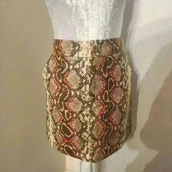 MARIE OLIVER snake print mini skirt size 4 - Picture 3 of 9